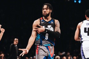 开云体育-关于Rookie在湖人比赛中大胜，关键助攻引发热议！的信息