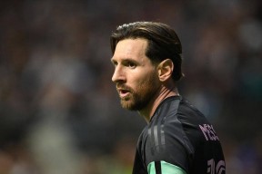 开云体育-梅西在湖人比赛中大比分获胜，表现优异引发热议！