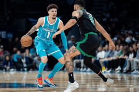 开云-塔图姆回归赛场，大胜首场状态亮眼，勇士观众沸腾！的简单介绍