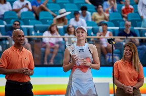 开云-科维托娃连续十场比赛得分超过重返赛场，DWG不断突破！